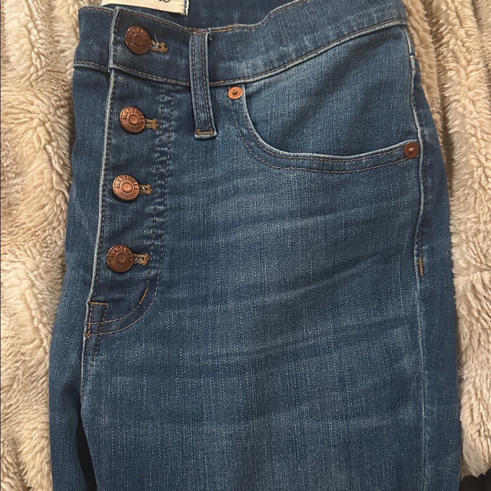 Cali Demi-Boot Jeans in Daly Wash: Button-Front Edition - Picture 7 of 11